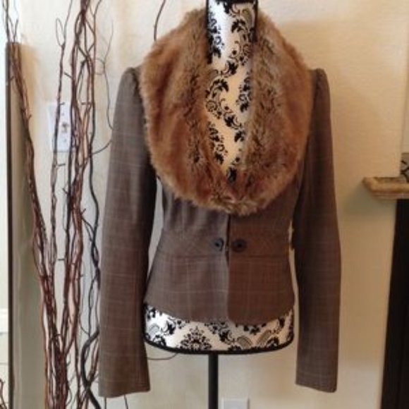 Guess Women's Jacket with removable fur collar. - Picture 1 of 8